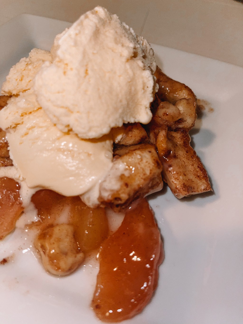 CINNAMON ROLL APPLE&nbsp;COBBLER